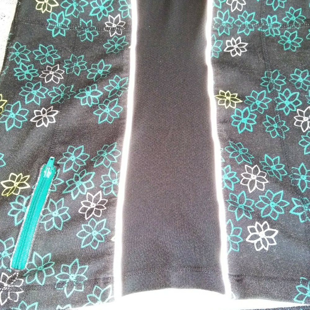 OLD NAVY ACTIVE Adjustable Racerback Tank - Picture 2 of 8